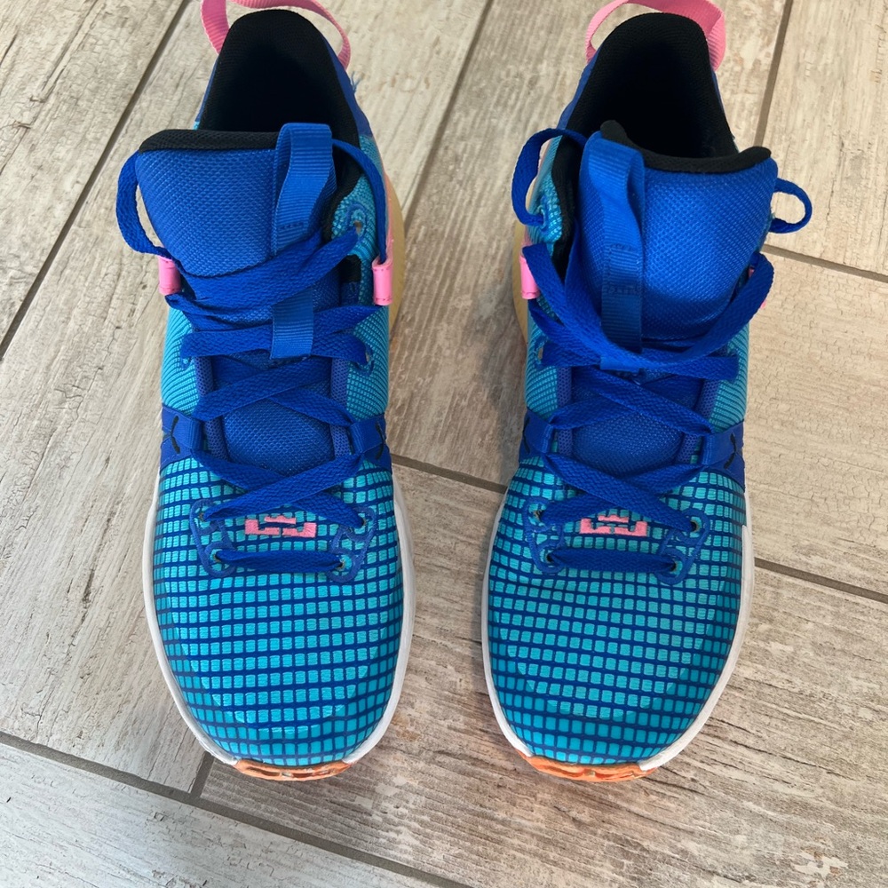 Kids LeBron Nike witness 7 Blue and Pink basketball Shoes - Picture 6 of 8